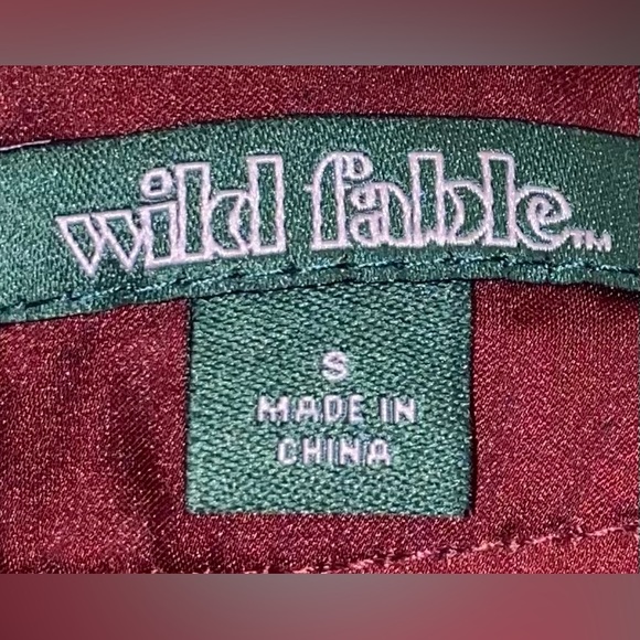 WILD FABLE BURGUNDY FAUX LEATHER MINI SKIRT W/ ZIPPER SIZE SMALL - Picture 3 of 3